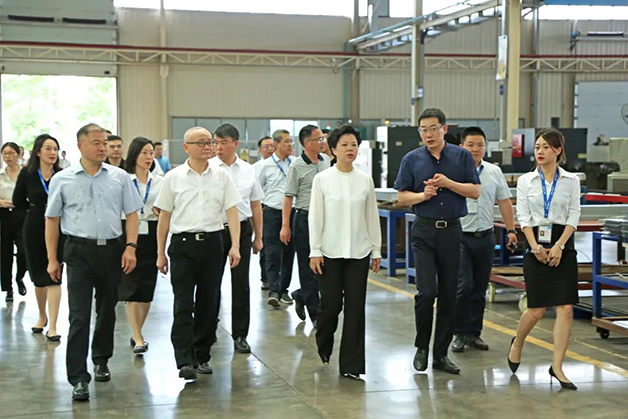 湘潭市委副書記、市政府黨組書記、市長(zhǎng)張迎春一行蒞臨威勝電氣調(diào)研指導(dǎo)